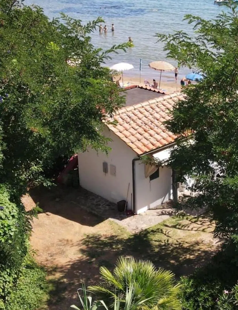 Casina Mare Sulla Spiaggia Capoliveri  Holiday home Capoliveri (Isola d'Elba)